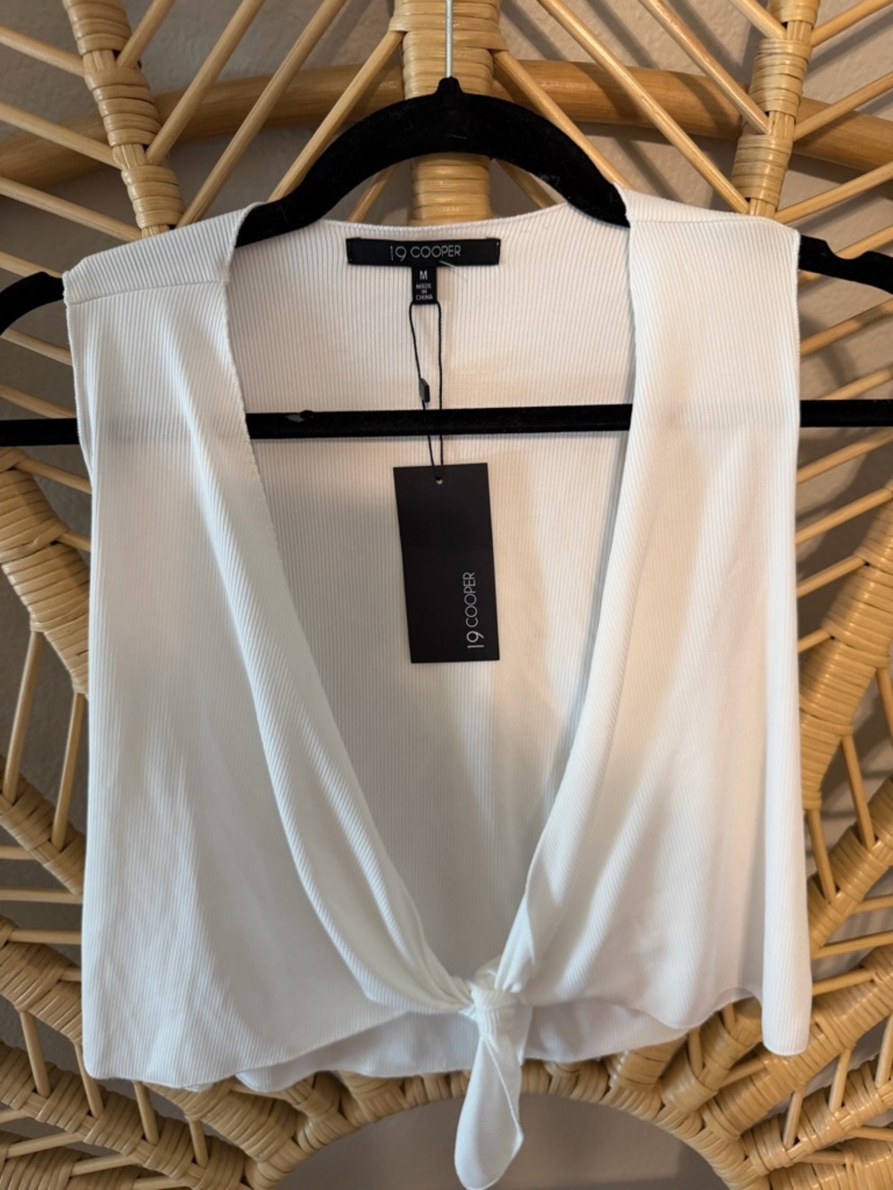 19 Cooper White Ribbed Tie-Front Sleeveless Crop Top